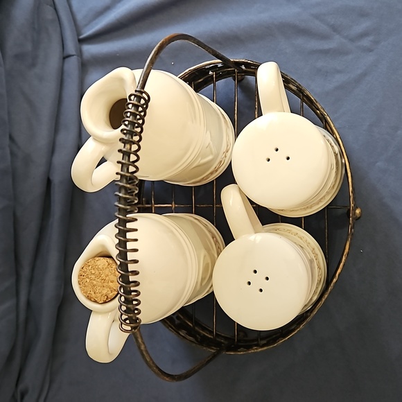 Home essentials and beyond set - Picture 9 of 9